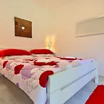 Petra 3 Apartment Kirmenjak