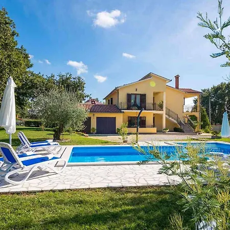Petra 3 Apartman *