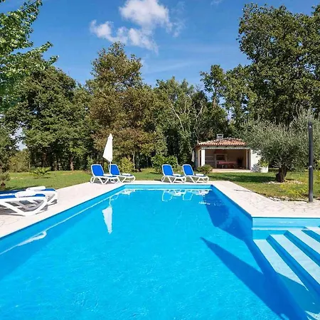 Apartment Petra 3 Kirmenjak